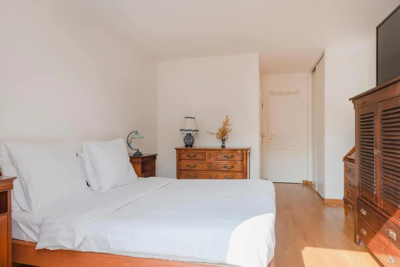 Apartment Beaudelaire Center Residence Paris